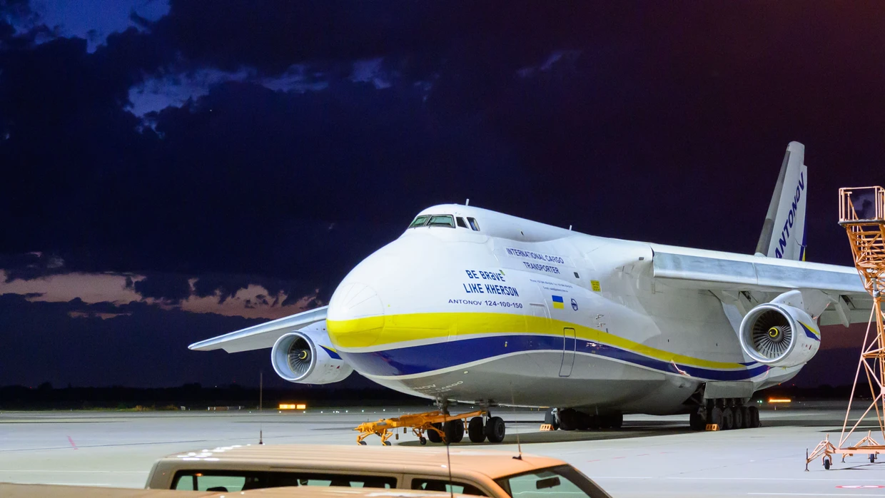 Eine ukrainische Frachtmaschine, die am Flughafen Leipzig/Halle Ziel eines Drohnenangriffs war