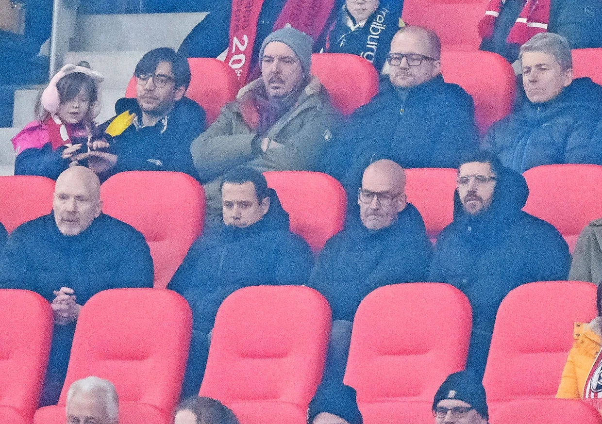 Wohin geht’s für den BVB? Berater Sammer, Sport-Geschäftsführer Ricken, und der Sprecher der Geschäftsführung Carsten Cramer (Mitte, von links) verfolgen die Entwicklung mit kritischem Blick.