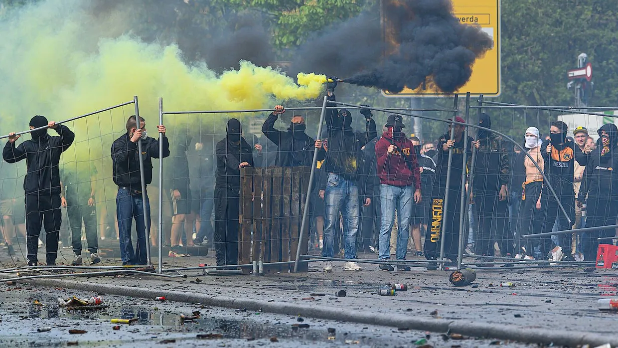 Dresden am Sonntag: Hooligans in Krawallstimmung