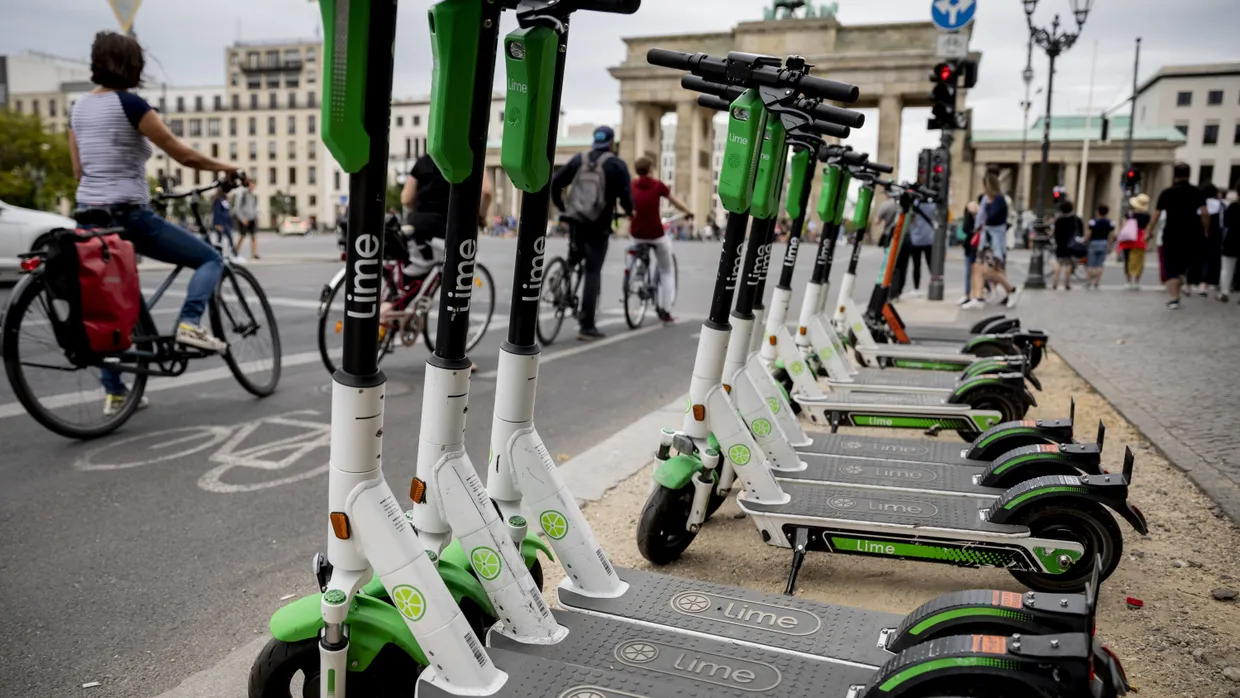 E-Roller sind unbeliebt, können aber bei entsprechendem Verhalten der Nutzer für CO2-Einsparungen sorgen.