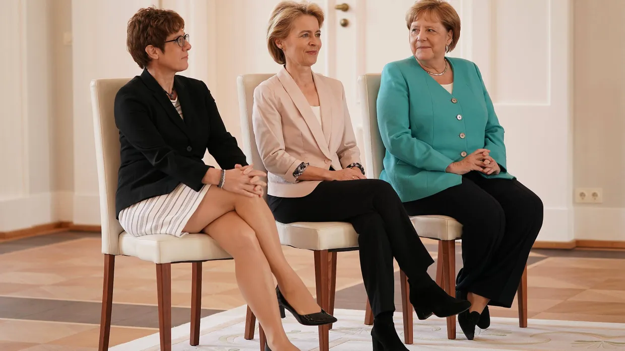 Annegret Kramp-Karrenbauer, Ursula von der Leyen und Angela Merkel bei der Ernennung von Kramp-Karrenbauer zur neuen Verteidigungsministerin.