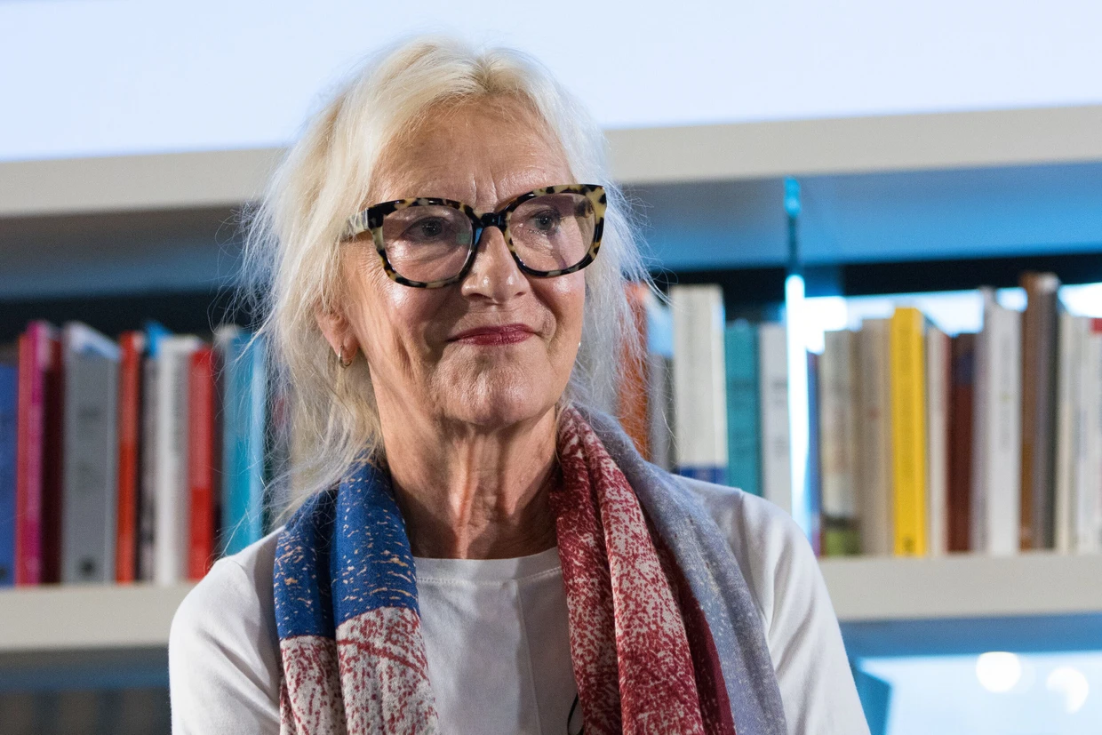 Bevor Elizabeth Strout mit Anfang vierzig begann, Romane zu veröffentlichen, arbeitete sie als Anwältin in der Rechtsberatung für sozial Schwache.