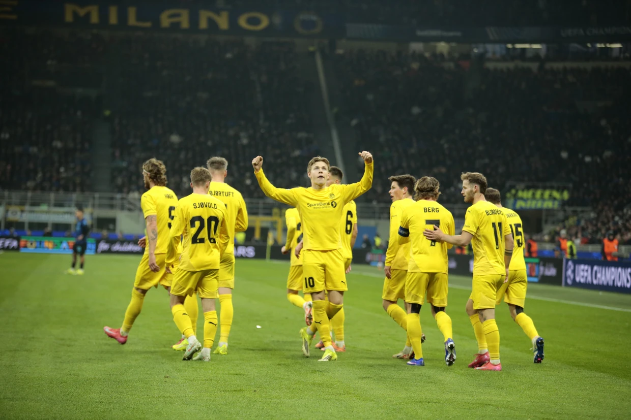 „Gelbe Horde“ in San Siro: Jens Petter Hauge (Mitte) und Bodø/Glimt gewinnen auch das Rückspiel in Mailand – es ist nicht ihr erster Coup.