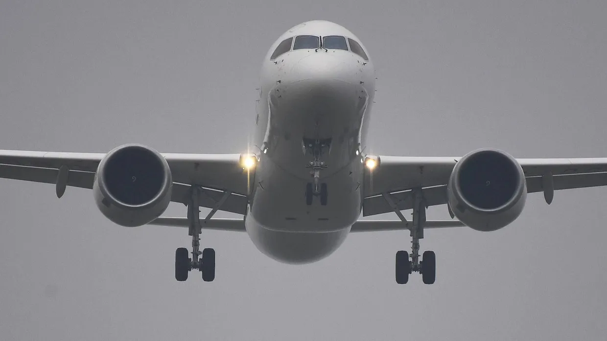 Die Chinesen können mittlerweile auch große Flugzeuge bauen: Das Foto zeigt die neue Passagiermaschine C919 bei der Landung auf dem Flughafen von Pudong.