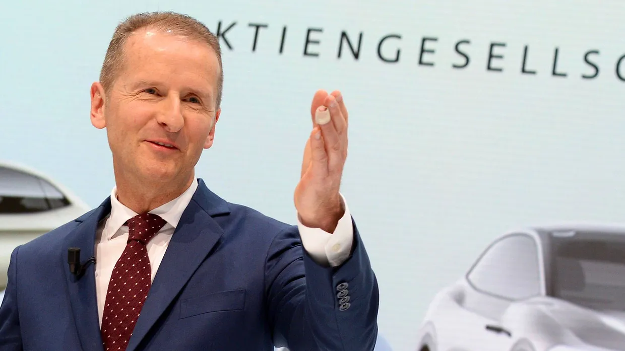 Herbert Diess gibt seine erste Pressekonferenz als VW-Konzernchef.