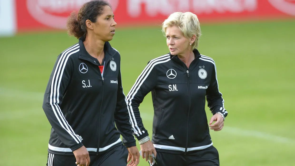 2016 soll Steffi Jones (links) Silvia Neid als Bundestrainerin beerben.