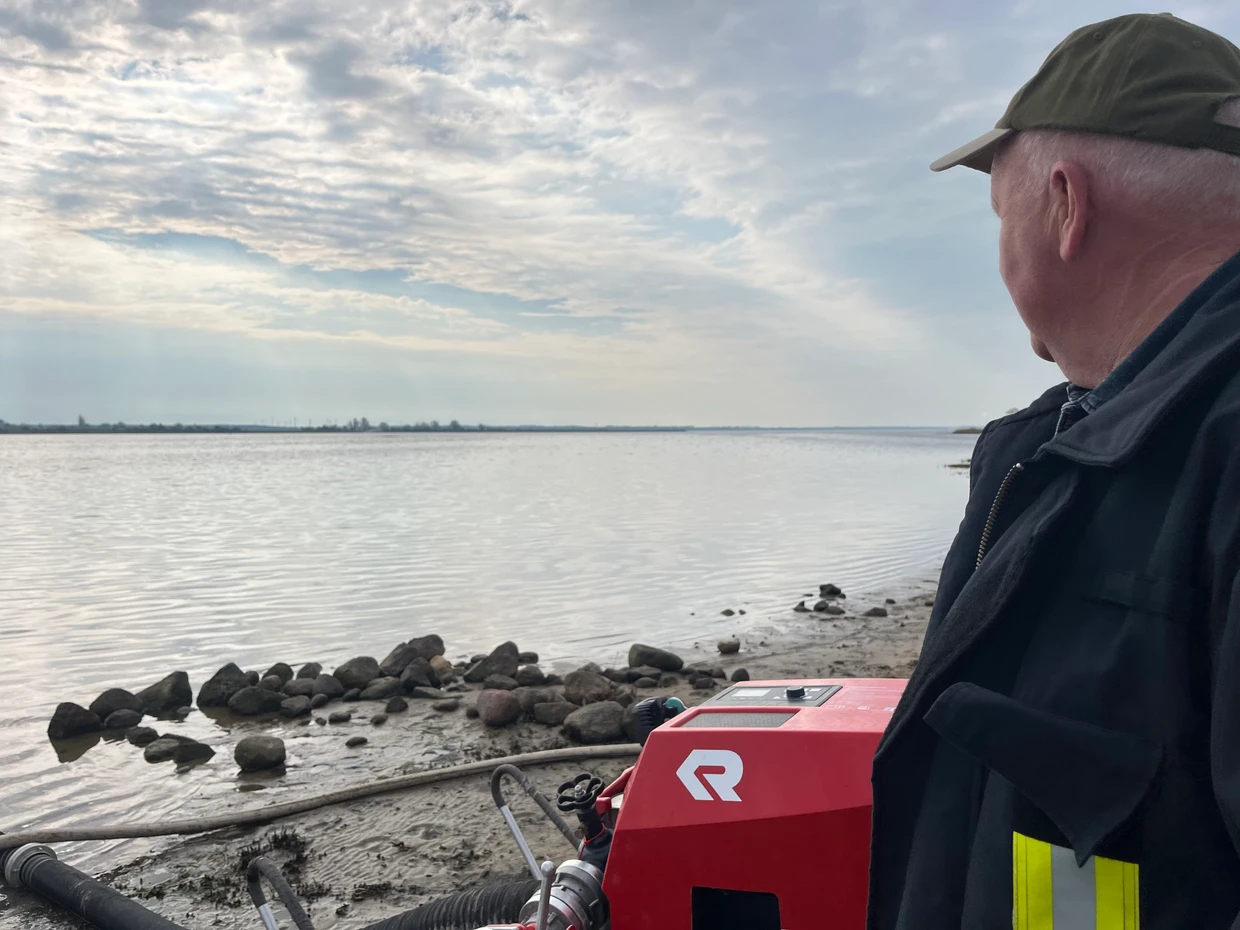 Bodo Köpnick schaut aufs Meer.