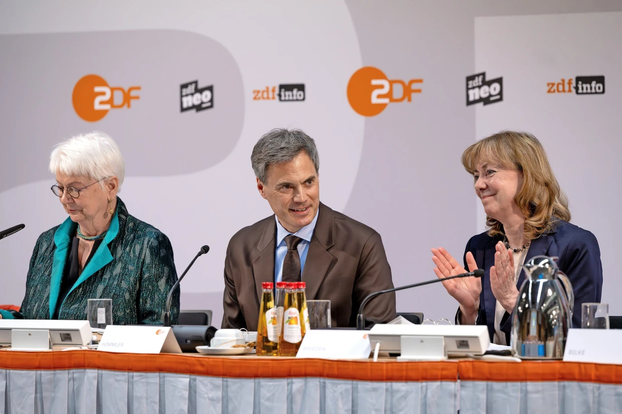 Applaus: Die Vorsitzende des ZDF-Fernsehrats, Gerda Hasselfeldt, Nobert Himmler und die ZDF-Programmdirektorin Karin Brieden (v.l.)
