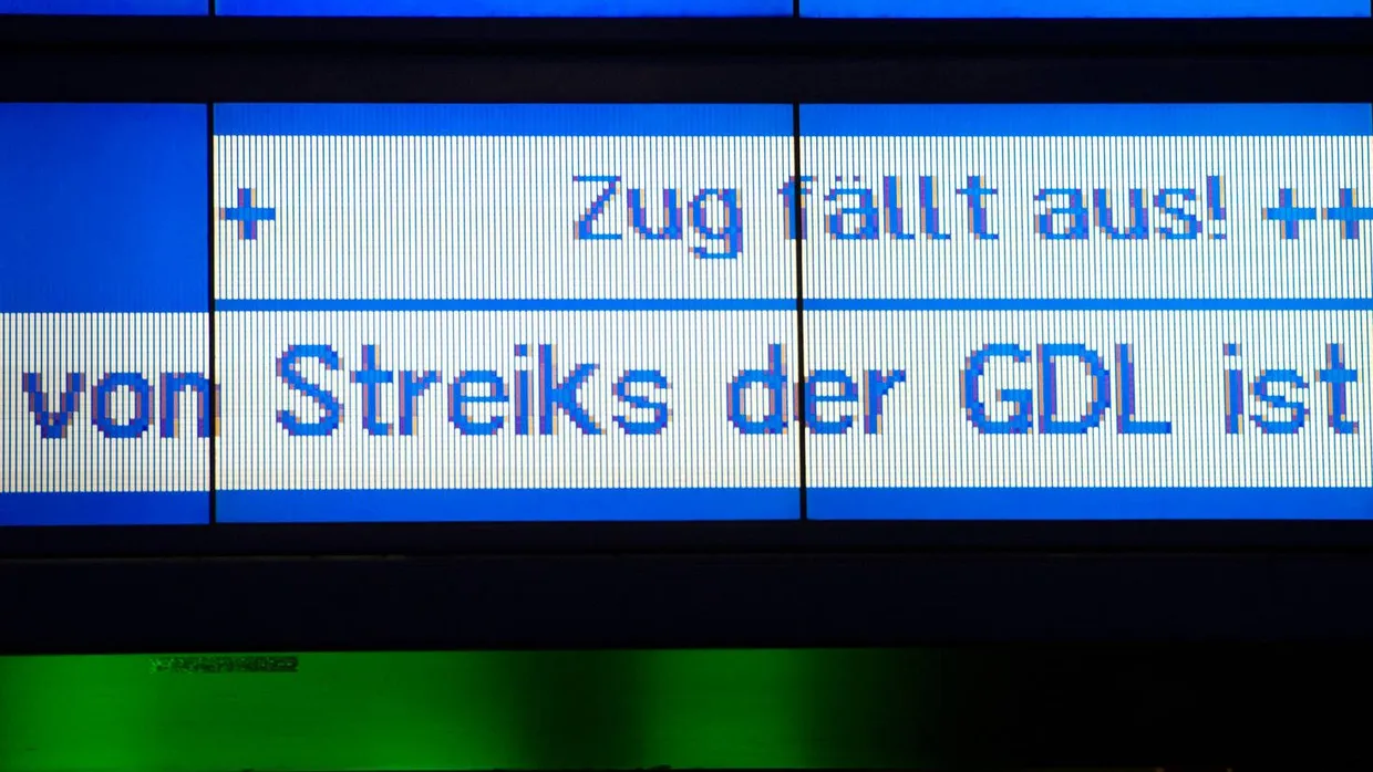Die GdL streikt: Anzeigetafel am Hauptbahnhof Berlin am vergangenen Samstag