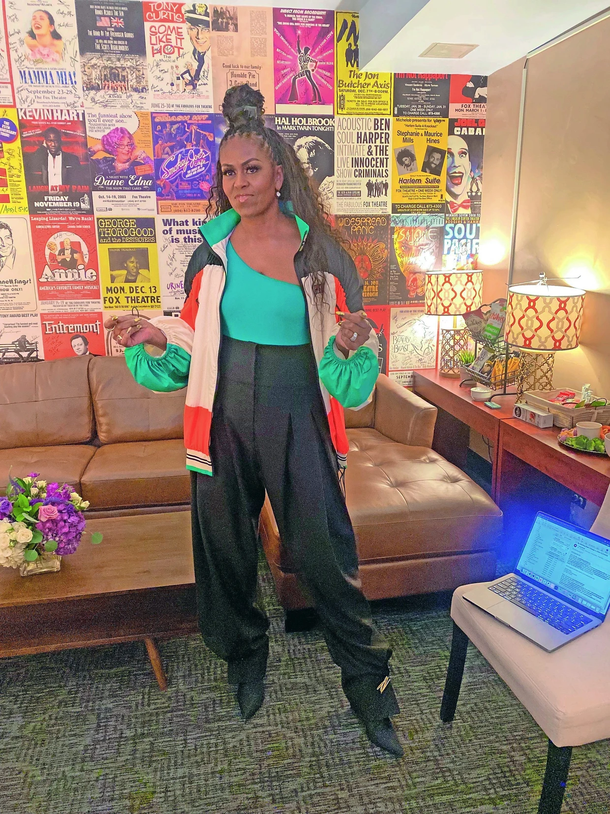 Hauptsache bequem: Obama, hier nach den Jahren im Weißen Haus, auf Promotiontour zu ihrem Buch