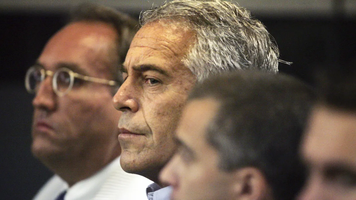 Vor mehr als 15 Jahren: Jeffrey Epstein erscheint vor Gericht in West Palm Beach.