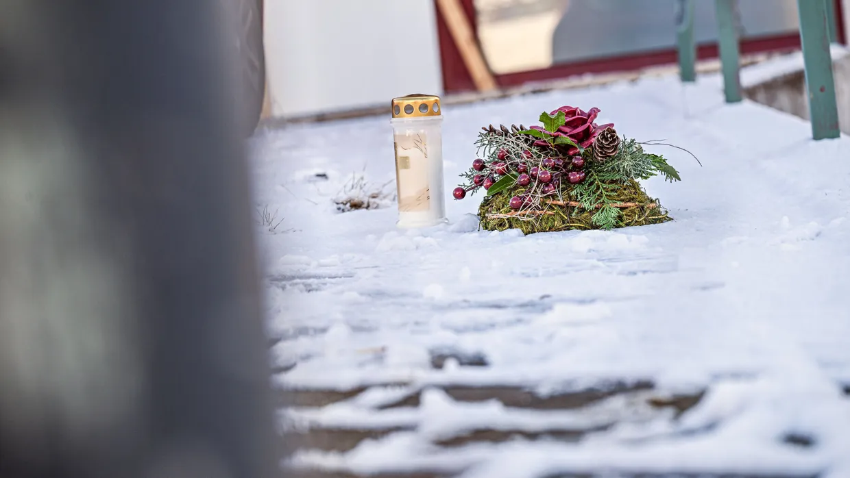 Nach einer Gewalttat mit fünf Toten an drei Tatorten im ‚Landkreis ‘Reutlingen sind nach Polizeiangaben zahlreiche Hinweise bei den Ermittlern eingegangen.
