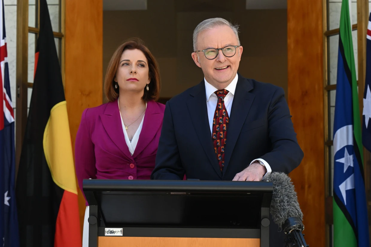Von Schicksalen aufgewühlt: Australiens Ministerpräsident Anthony Albanese und Kommunikationsministerin Anika Wells am 10. November in Sydney