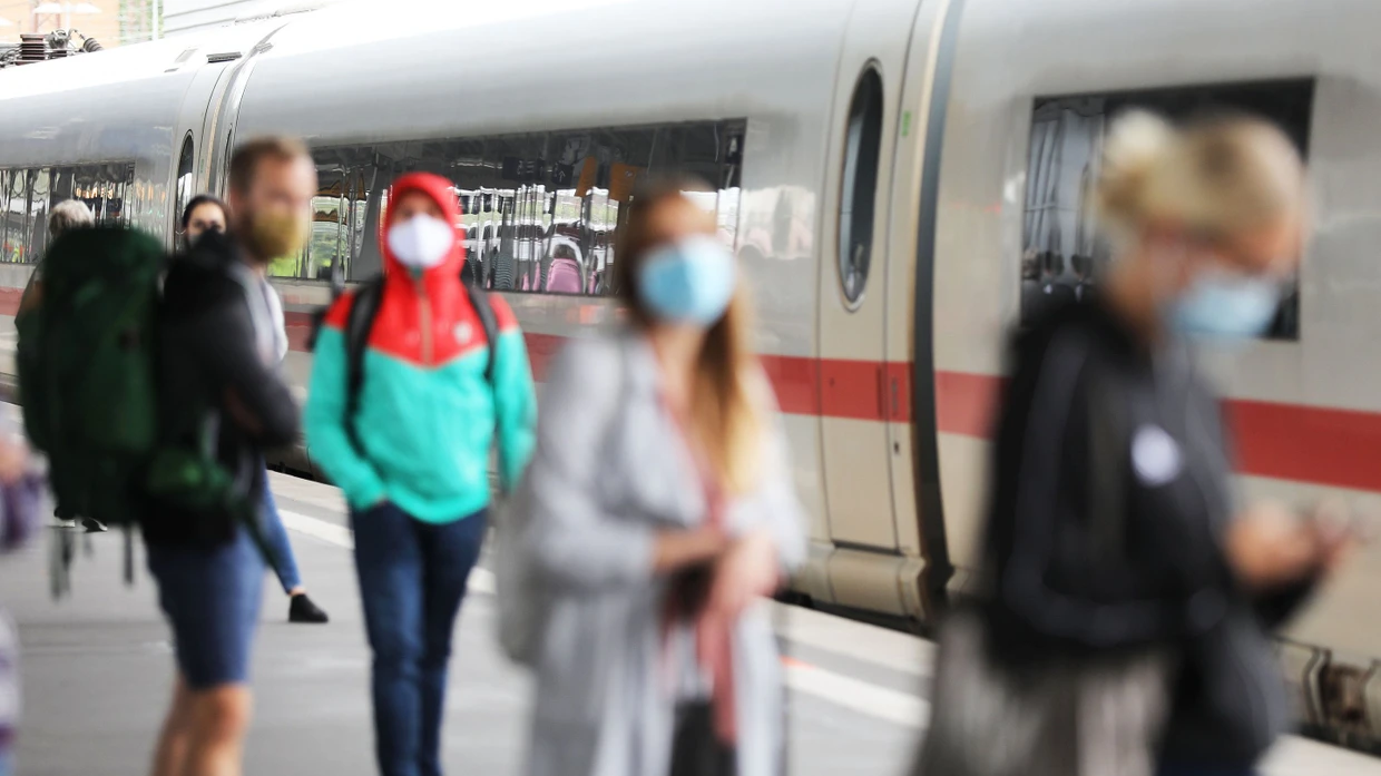 Corona: Maskenpflicht fällt in allen Bussen und Bahnen weg | FAZ