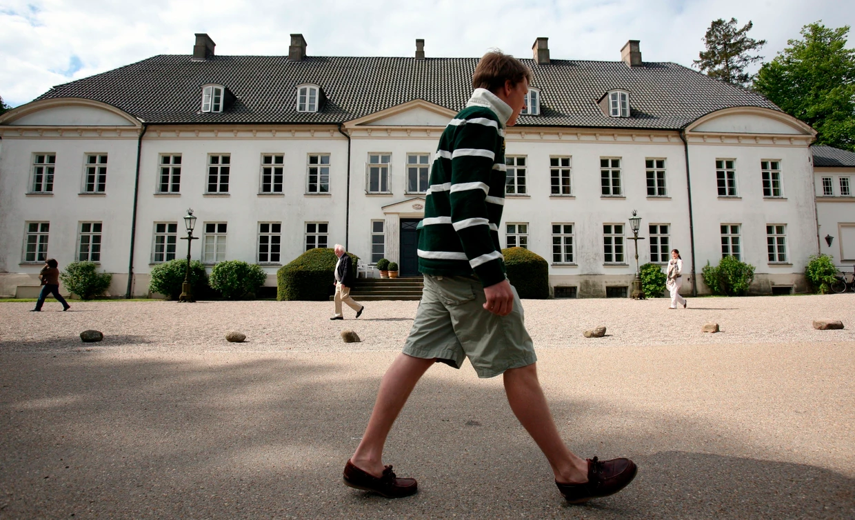 The main building of the Louisenlund boarding school near Güby in the summer of 2009. The boarding school was founded in 1949 by Friedrich zu Schleswig-Holstein
