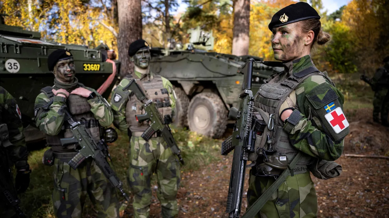 Ein Sanitäterteam des Schwedisches Militärs.