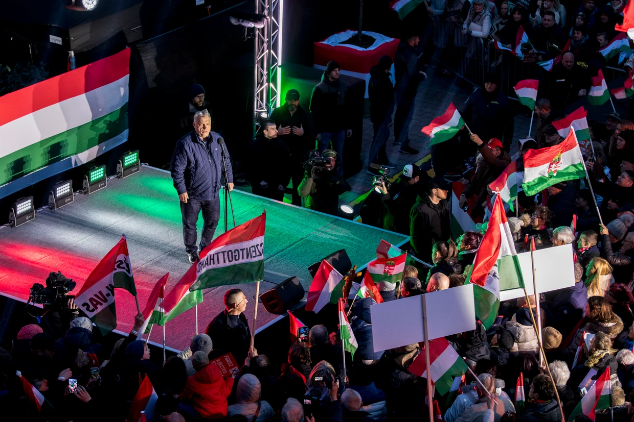 Viktor Orbán auf einer Wahlkundgebung.&nbsp; Bild Gábor Sioréti