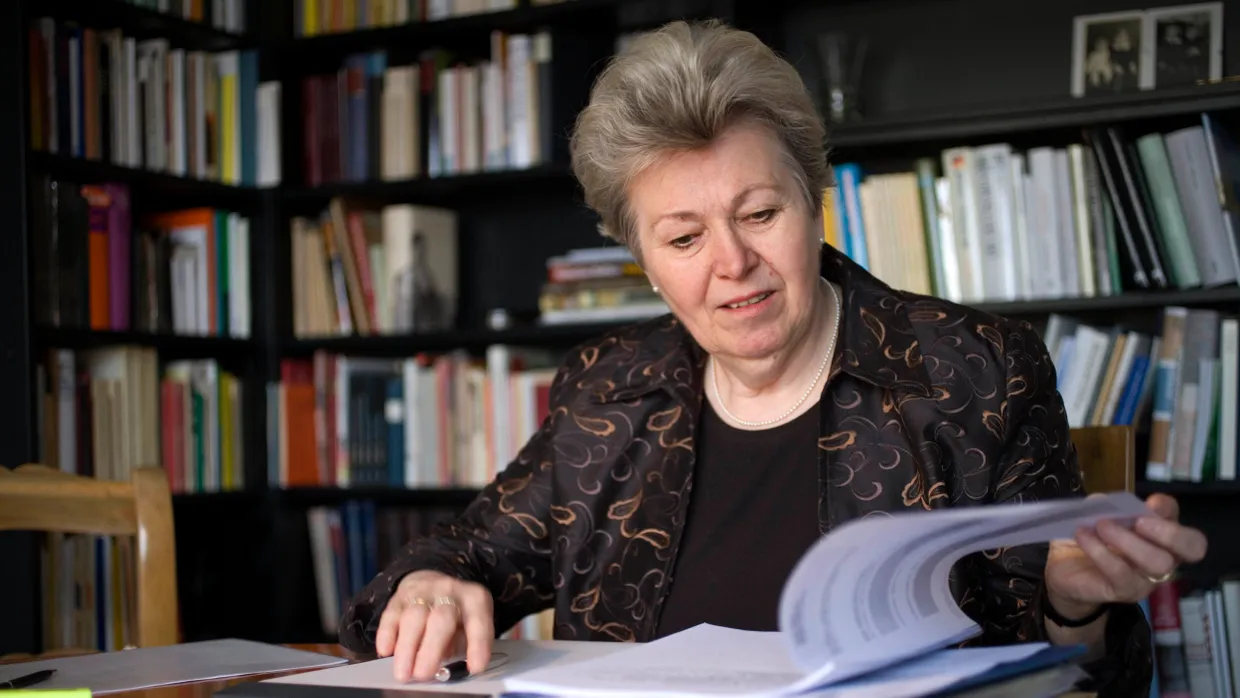 War nicht nur in Partei und Politik unermüdlich: Ruth Wagner im Jahr 2006 im Arbeitszimmer ihrer Darmstädter Wohnung.