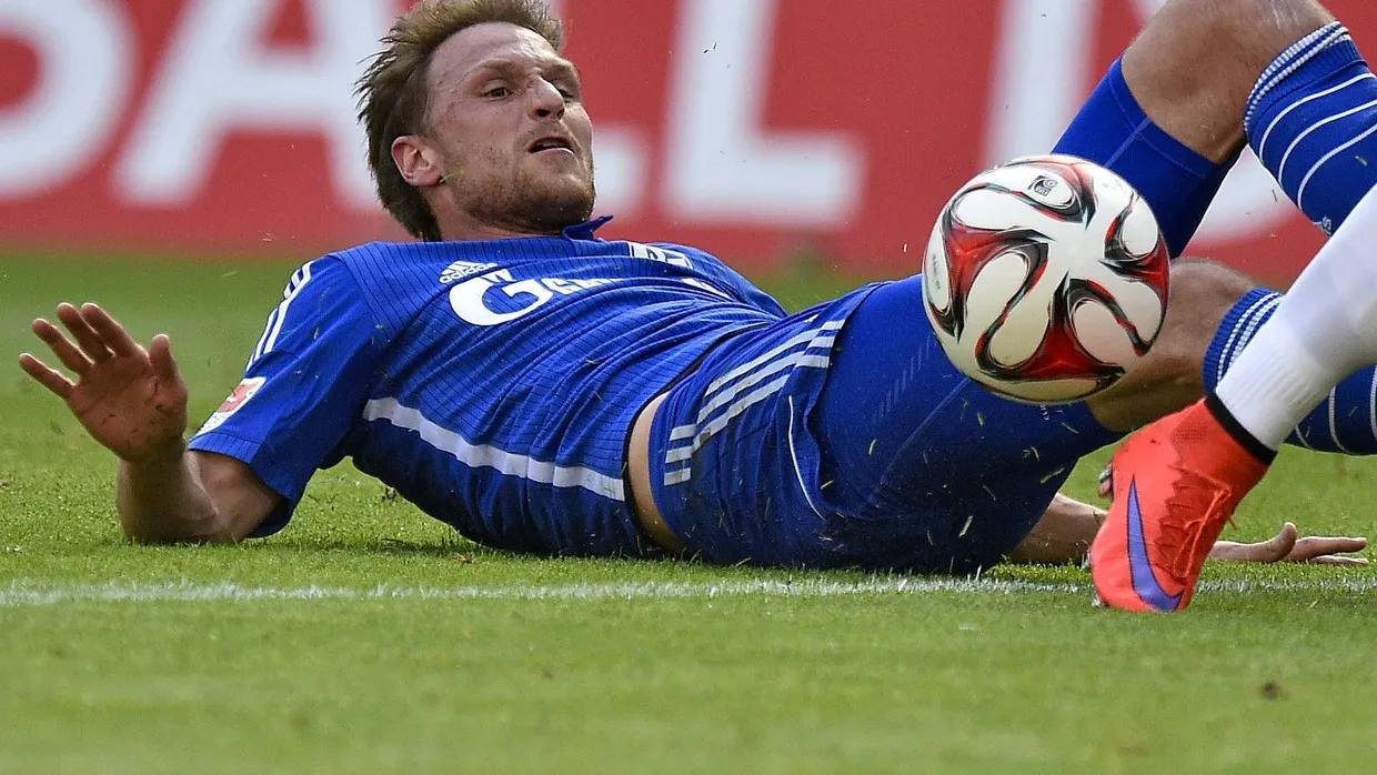 Schalke und Weltmeister Höwedes fallen schon wieder hin – diesmal in Köln