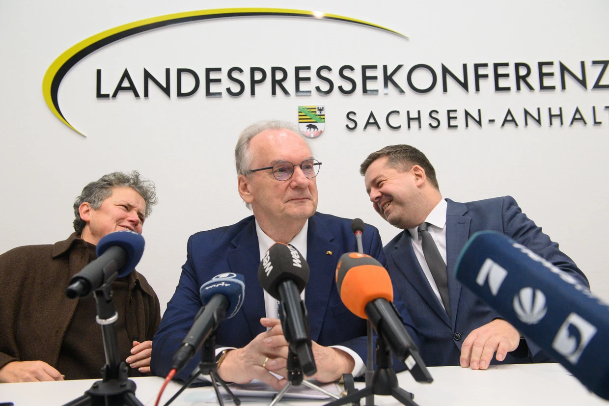 Entscheidungen zur Zukunft Sachsen-Anhalts: die FDP-Landesvorsitzende Lydia Hüskens, Ministerpräsident Reiner Haseloff und Sven Schulze, CDU-Landesvorsitzender und Wirtschaftsminister bei einer Pressekonferenz am 13. Januar 2026