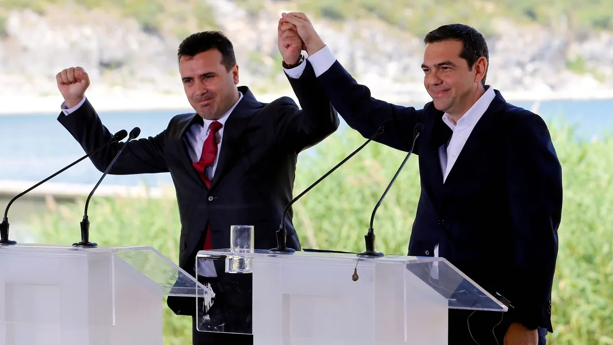 (Preisverdächtige) Friedensgeste? Alexis Tsipras sein mazedonischer Amtskollege Zoran Zaev legten im Juni 2018 den Grundstein für eine Lösung des „Namensstreits“