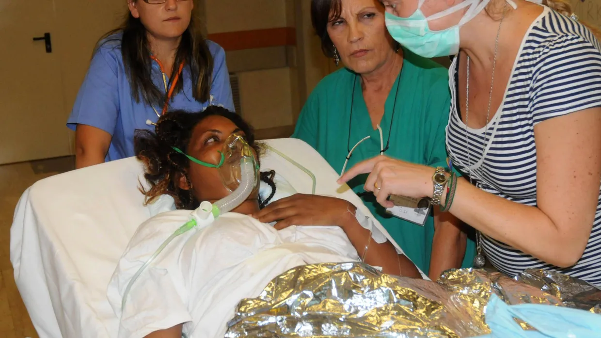 Eine Überlebende des Bootsunglücks in einem Krankenhaus von Palermo
