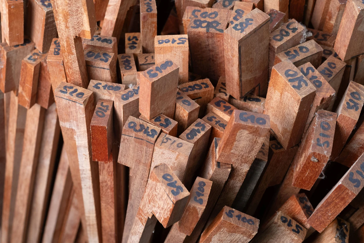 Fernambukbogenrohlinge, versehen mit einer Lucchimeter-Zahl zur Qualitätseinstufung