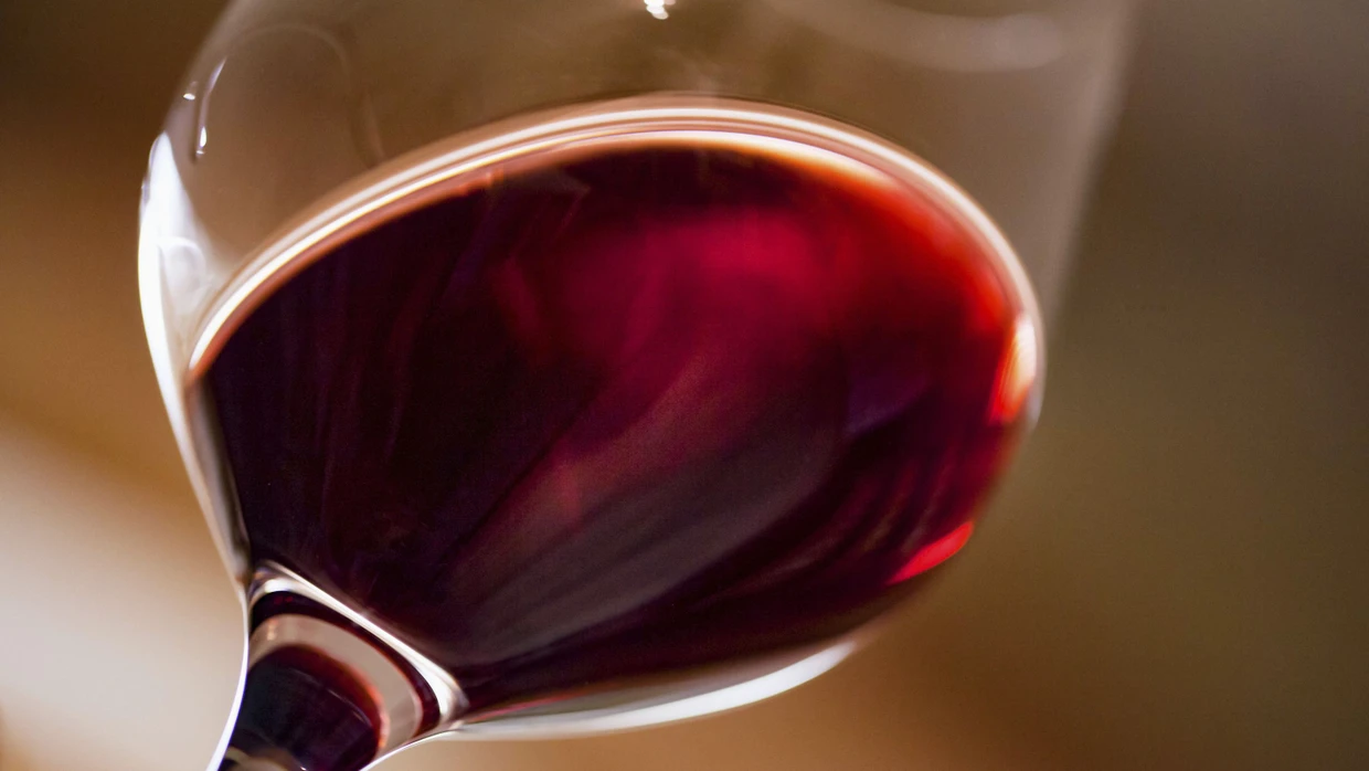 Klassiker zu Weihnachten: Zu vielen Festtagsmenüs wird traditionell Rotwein ausgeschenkt.