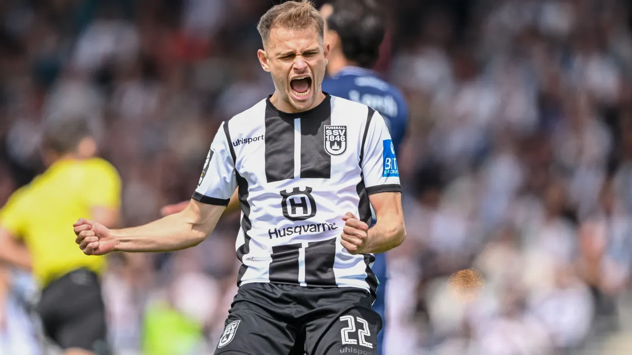 Leo Scienza und der SSV Ulm 1846 freuen sich über den Aufstieg in die zweite Bundesliga.