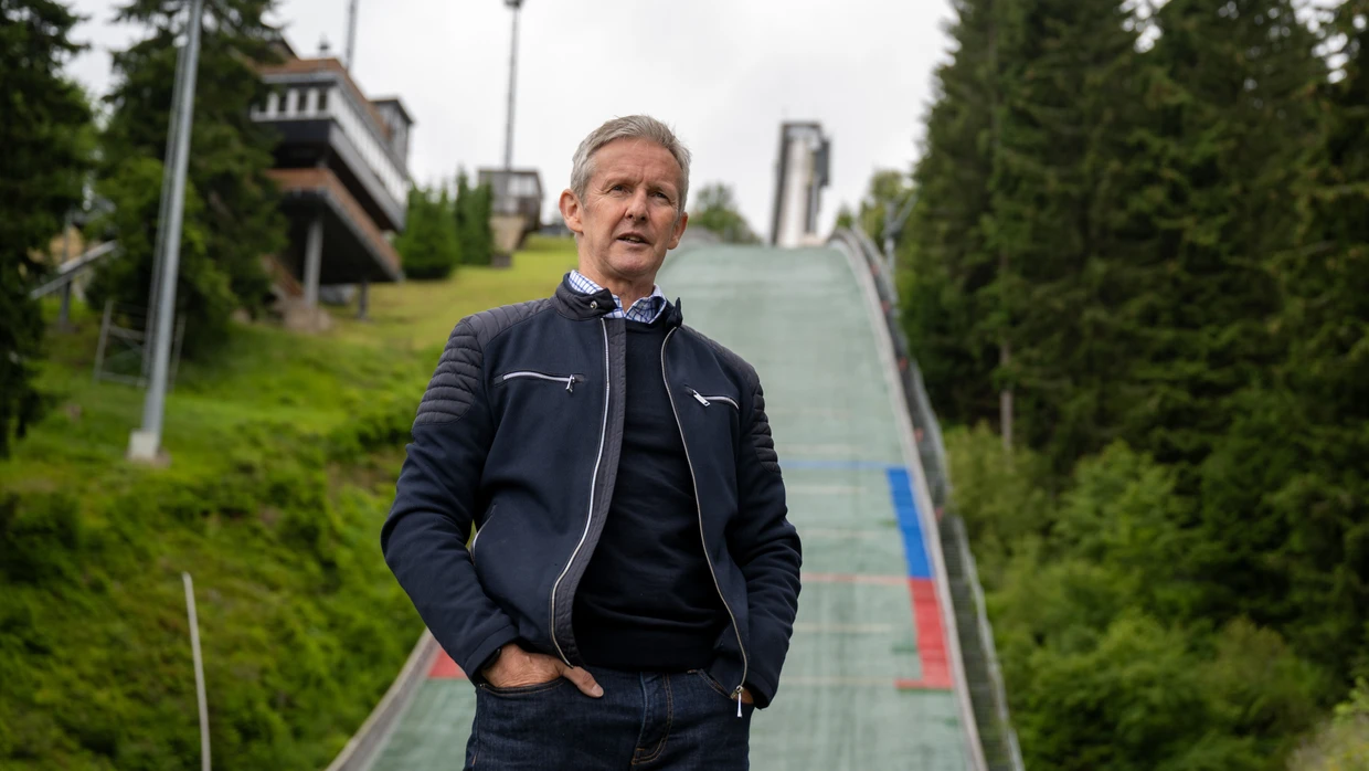 Jens Weißflog an der Fichtelbergschanze, seiner früheren Hausschanze in Oberwiesenthal