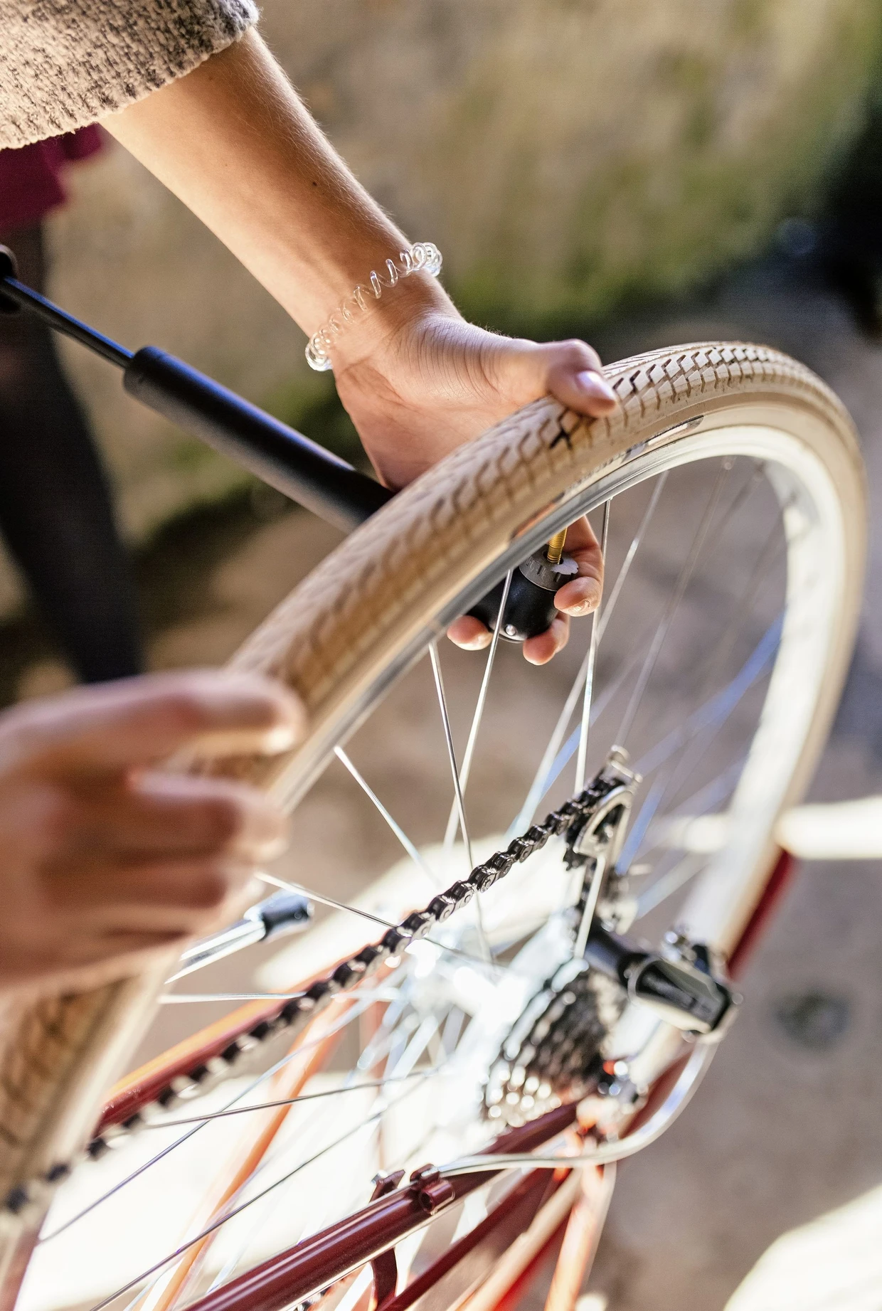 La luz ultravioleta puede dañar permanentemente el caucho de los neumáticos.