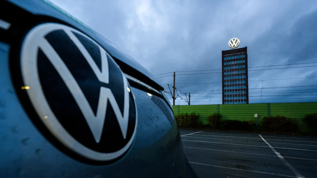 Sparpläne: Dunkle Wolken über dem Volkswagen-Stammwerk in Wolfsburg.