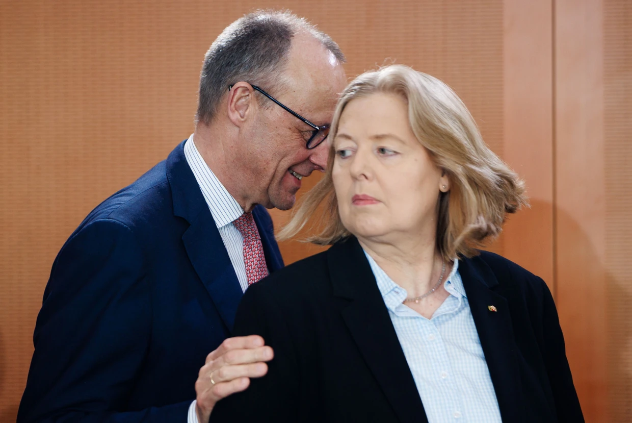 Kanzler Merz (CDU) und Arbeitsministerin Bärbel Bas (SPD) bei einer Kabinettssitzung im März 2026