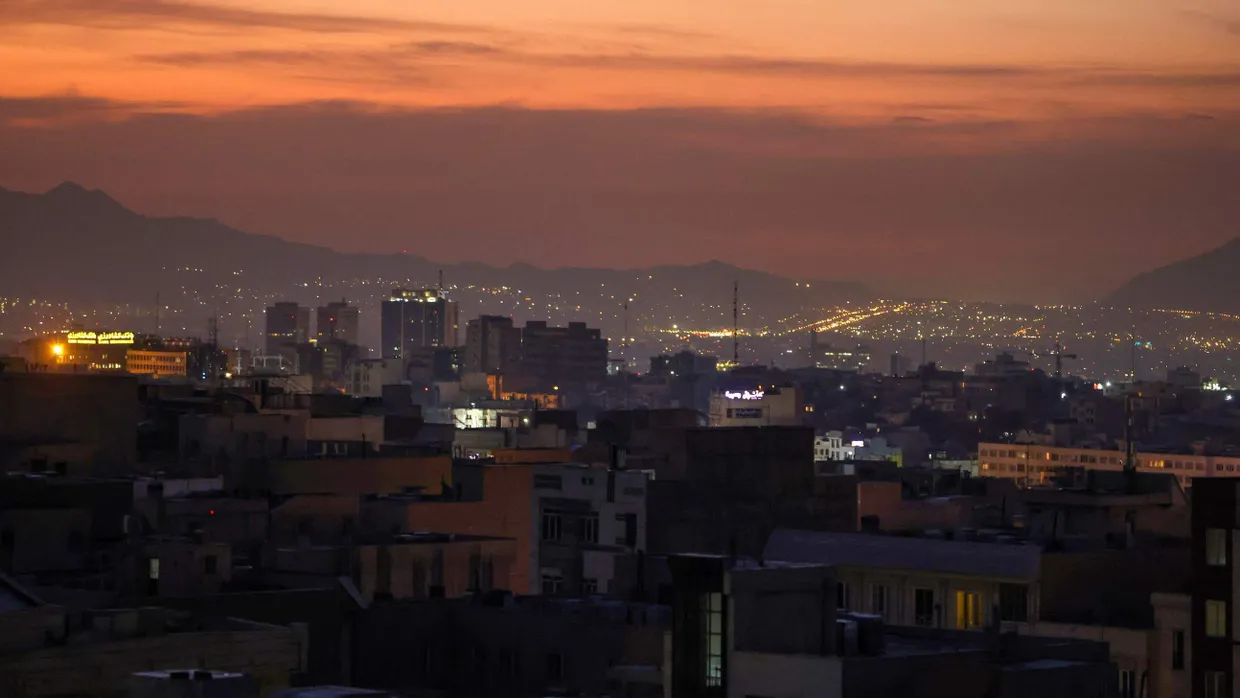 Irans Hauptstadt Teheran am Morgen nach den israelischen Luftschlägen gegen Iran in der Nacht auf Samstag