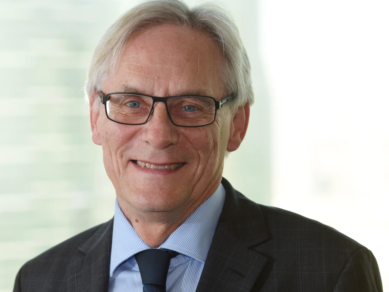 Botschafter a.D. Dr. Eckhard Lübkemeier ist Gastwissenschaftlicher der Stiftung Wissen und Politik, Berlin.