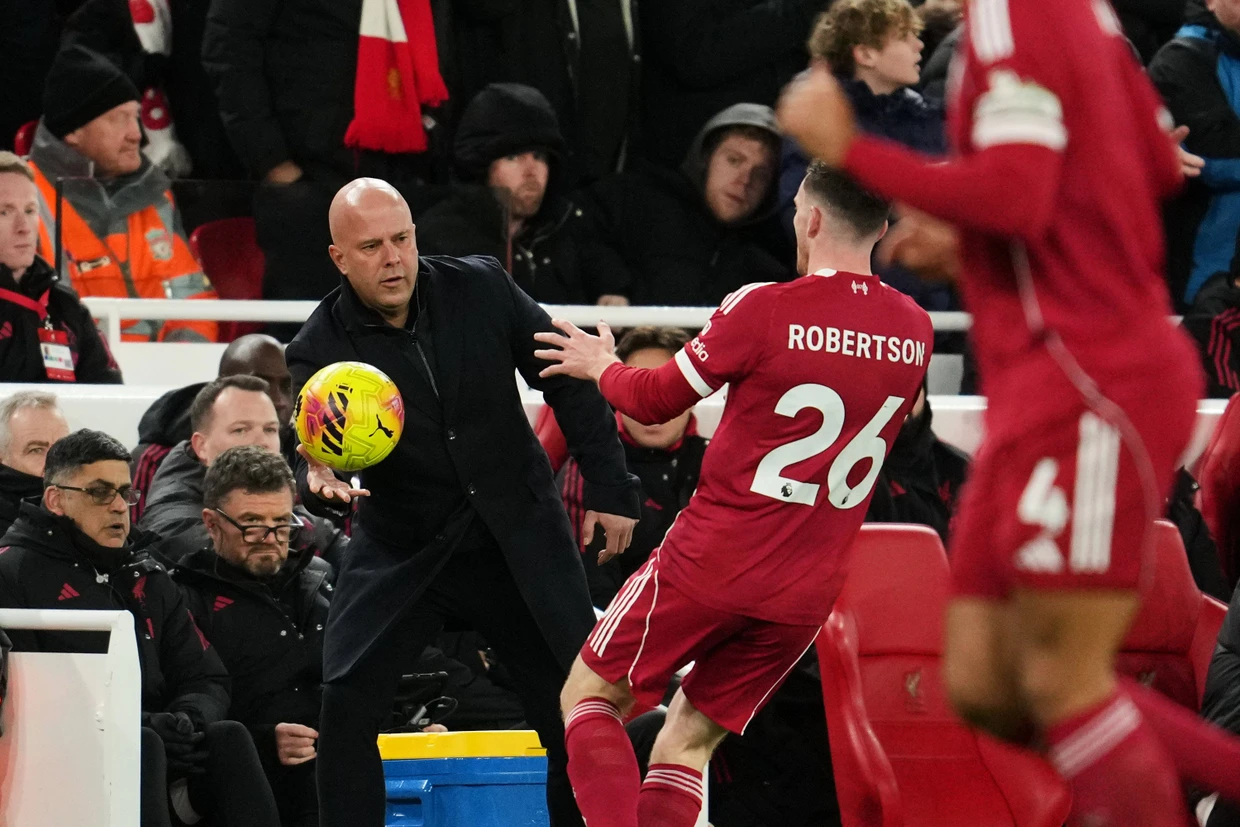 Nuk mundi ta çonte ekipin e tij drejt fitores kundër Leeds: Trajneri i Liverpool, Arne Slot (majtas)