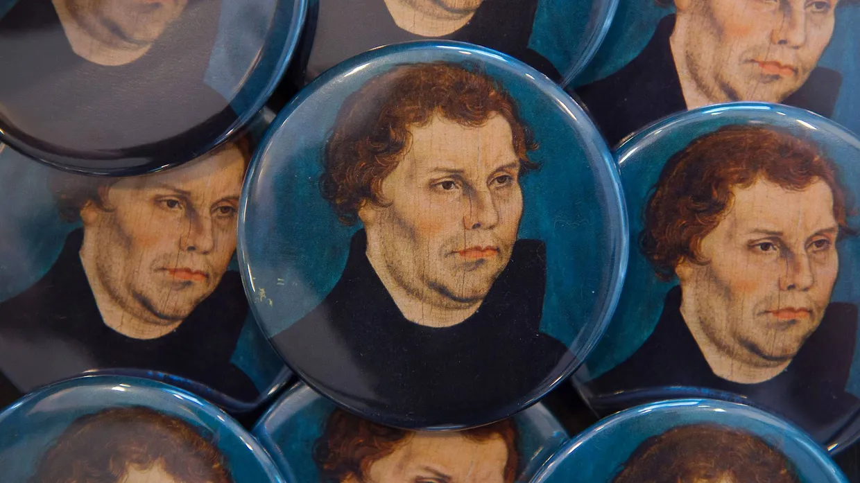 Reformator, Politiker, Hassprediger: Ein Porträt Martin Luthers aus einem Cranach-Gemälde im Lutherhaus in Eisenach (Archiv)