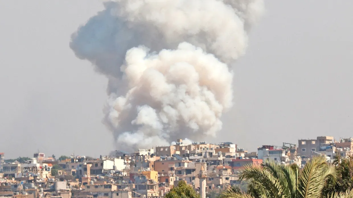 Weithin sichtbar: Israels Luftangriffe in Südlibanon am Montag