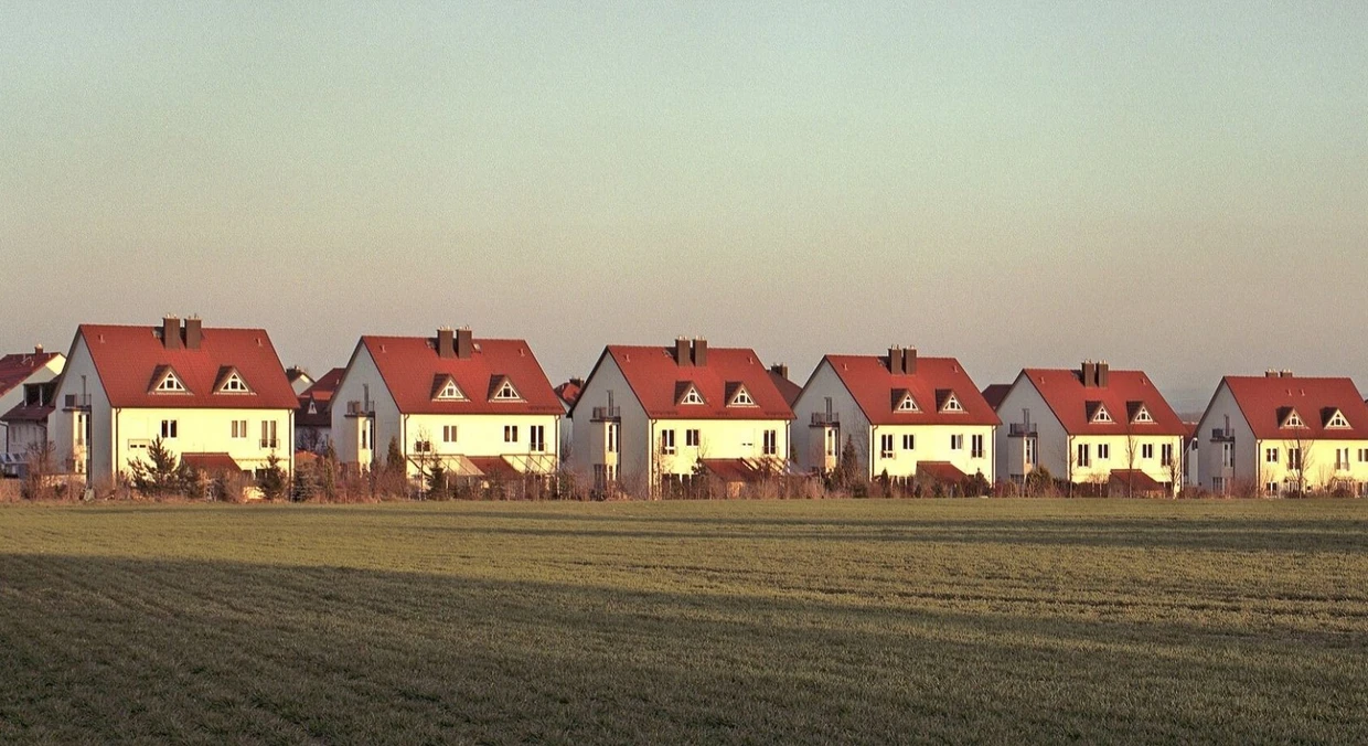 Auch bei höheren Zinsen noch bezahlbar? Neubau-Idylle am Dresdner Stadtrand