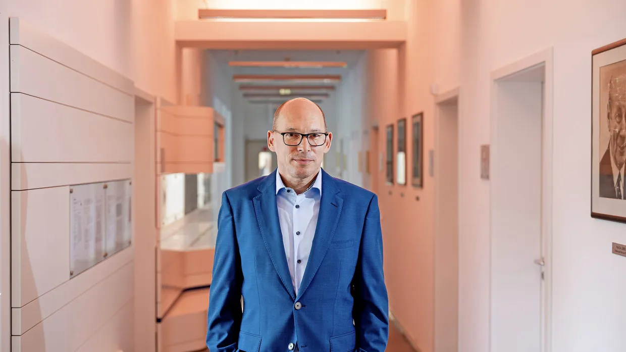 Andreas Reif ist Leiter der Klinik für Psychiatrie, Psychosomatik und Psychotherapie am Universitätsklinikum der Goethe-Universität