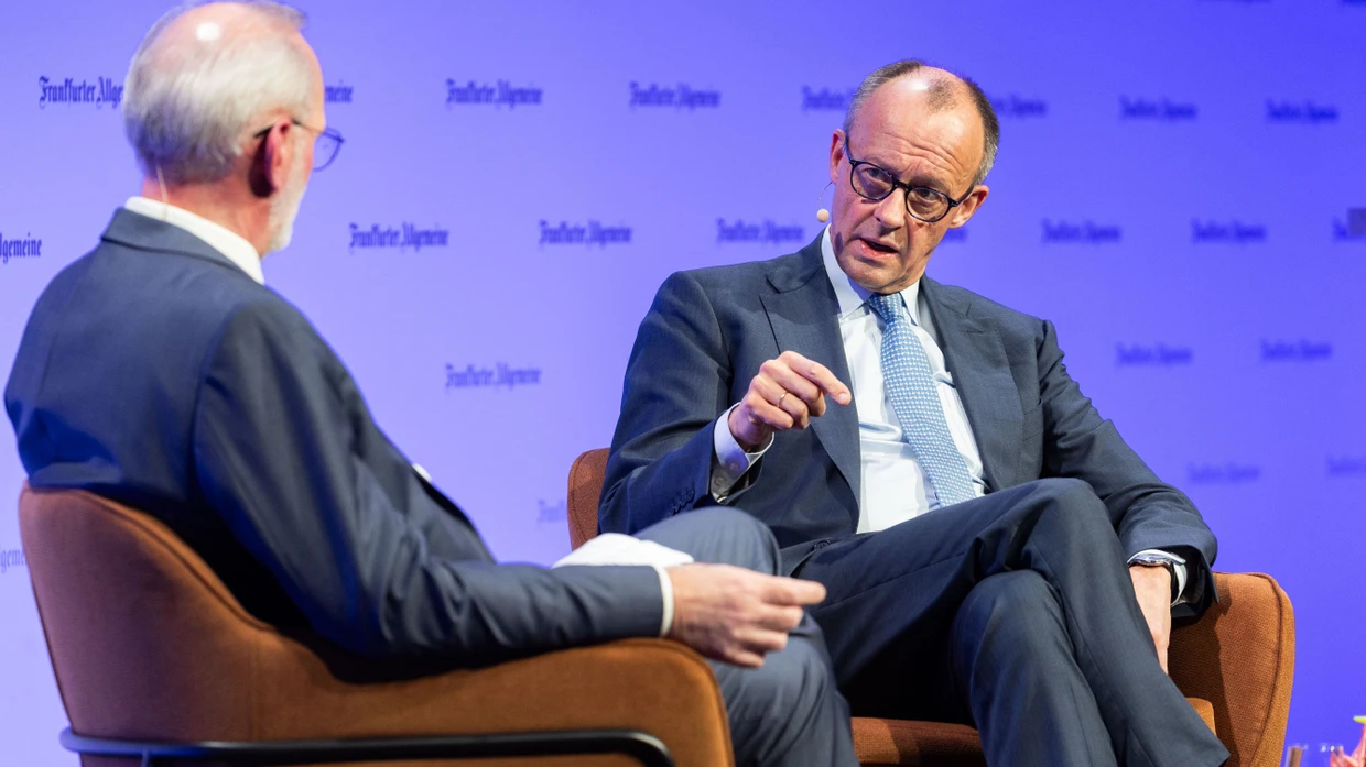 Bundeskanzler Friedrich Merz (CDU) und F.A.Z.-Herausgeber Berthold Kohler am 27.03.26 auf dem F.A.Z.-Kongress in Frankfurt.