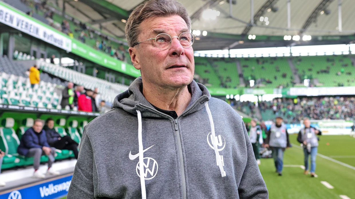„Ich glaube, meine Reputation ist nach wie vor gut“, sagt Dieter Hecking, 61 Jahre alt, der mit dem VfL Wolfsburg seit März gegen den Abstieg kämpft.