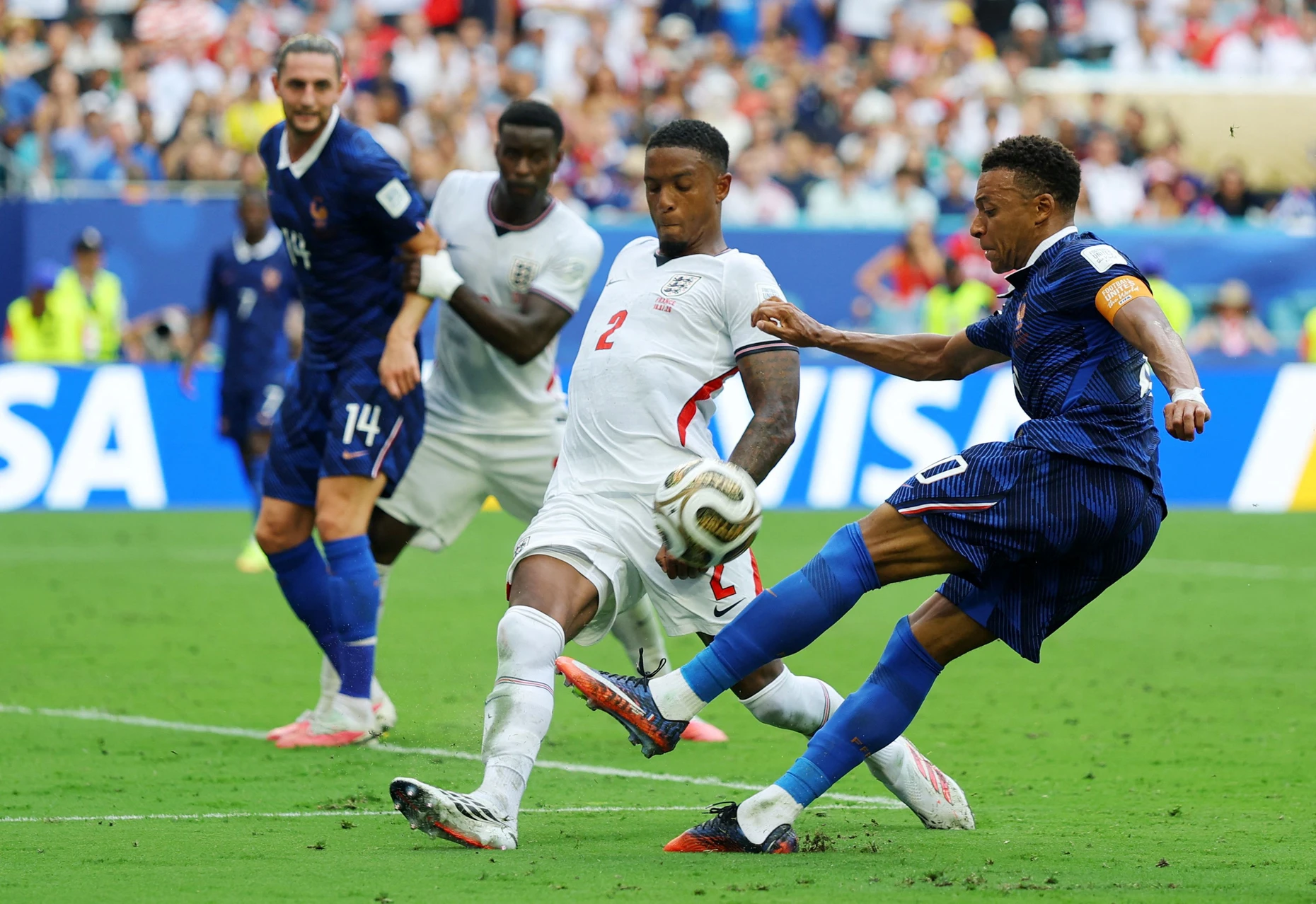 Steht jetzt bei 22 WM-Toren: Frankreichs Kylian Mbappé (rechts)