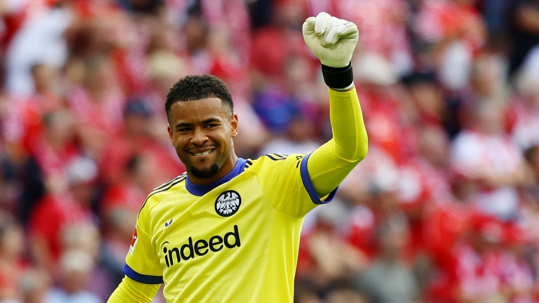 Einmal lächeln, bitte: Atubolu hält in Mainz einen Elfmeter für die Eintracht.