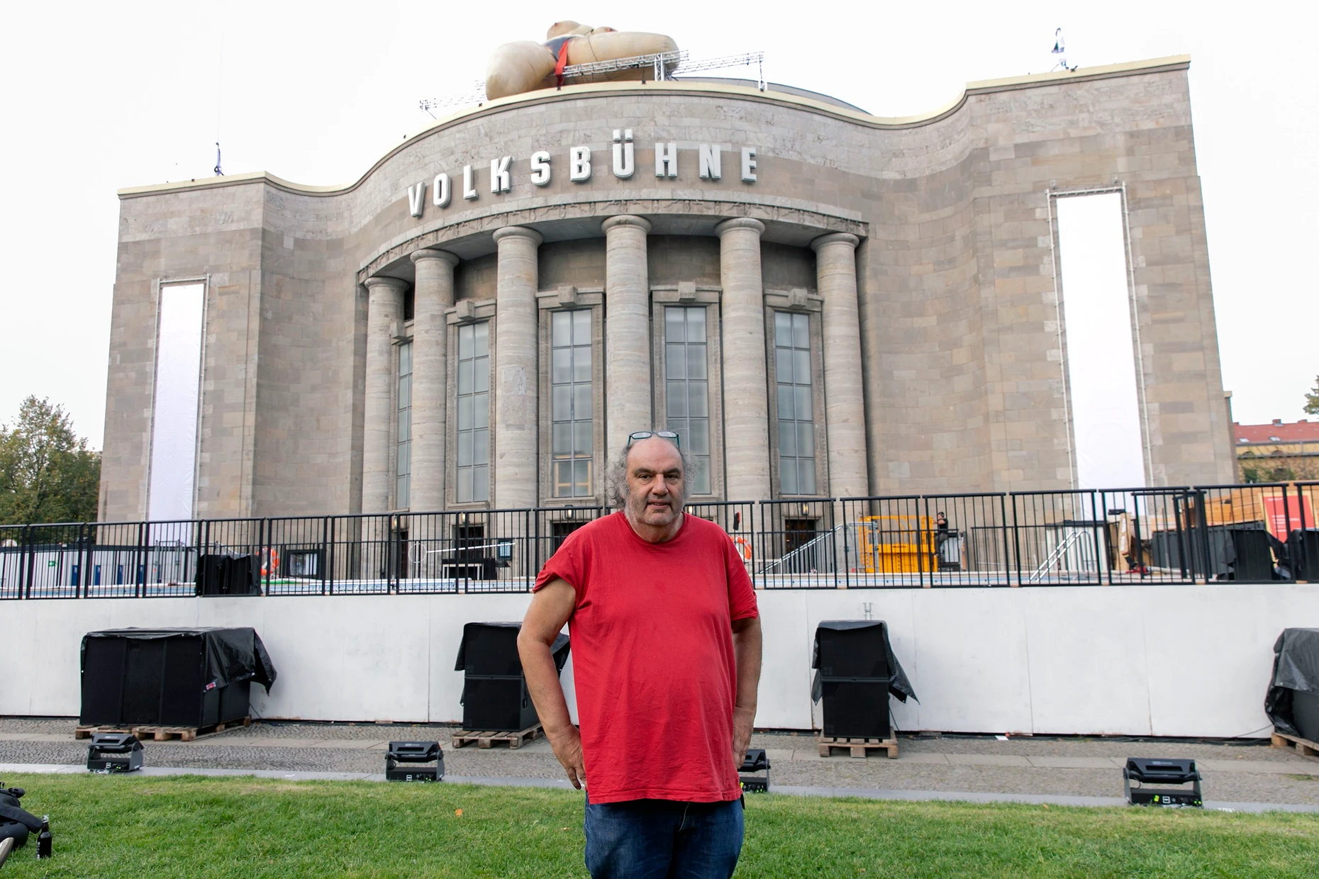 Soll man ihm das Haus gleich wieder wegnehmen? Volksbühnen-Intendant Matthias Lilienthal