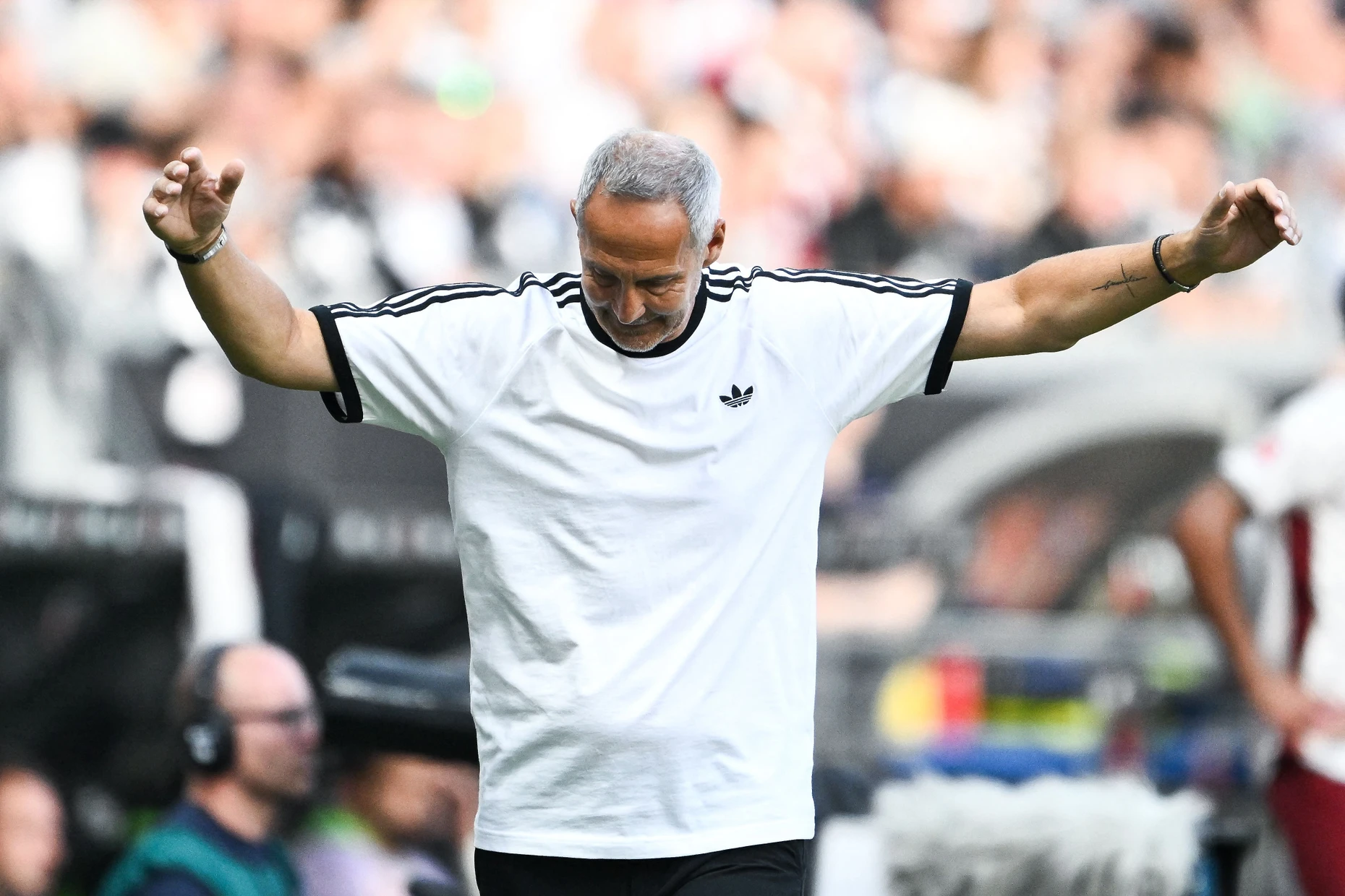 Ratloser Eintracht-Trainer: Adi Hütter während der 1:4-Heimniederlage Anfang September gegen den FC Augsburg