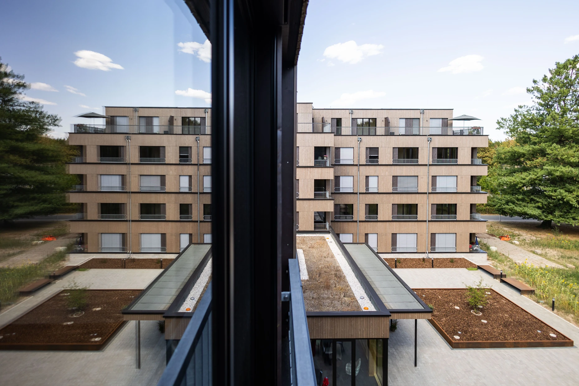 Die Bepflanzung kommt noch: Blick auf Haus Hynsperg und den Terrassenbereich.