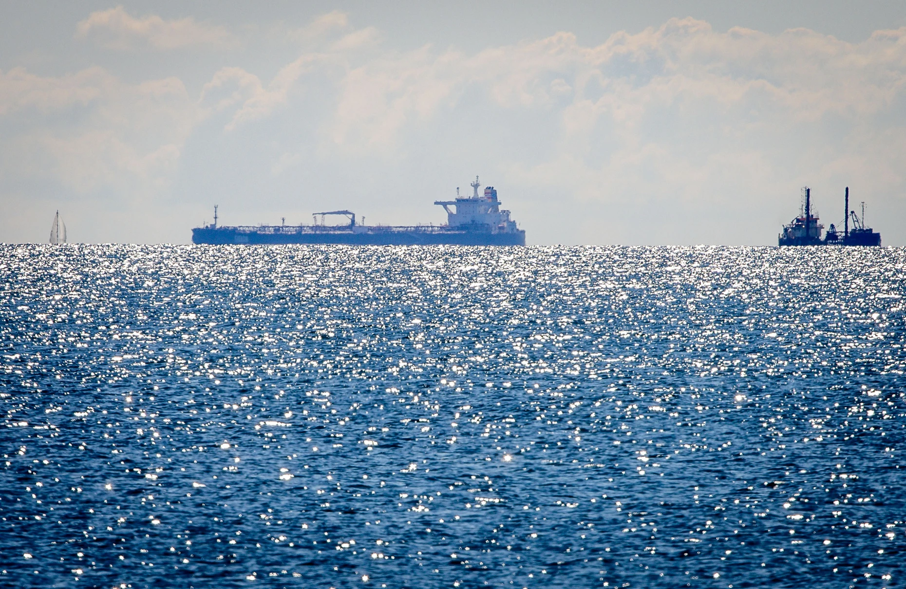 Der Tanker „Eventin“ gehört zur russischen Schattenflotte und liegt seit längerer Zeit vor der Insel Rügen in der Ostsee.
