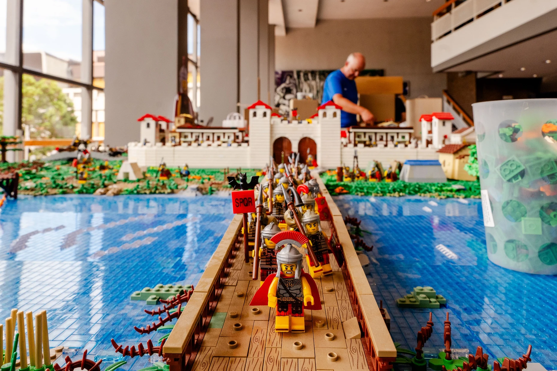 Nach historischem Vorbild hat Martin Kolb sein Diorama „Die Römer am Limes“ gestaltet.