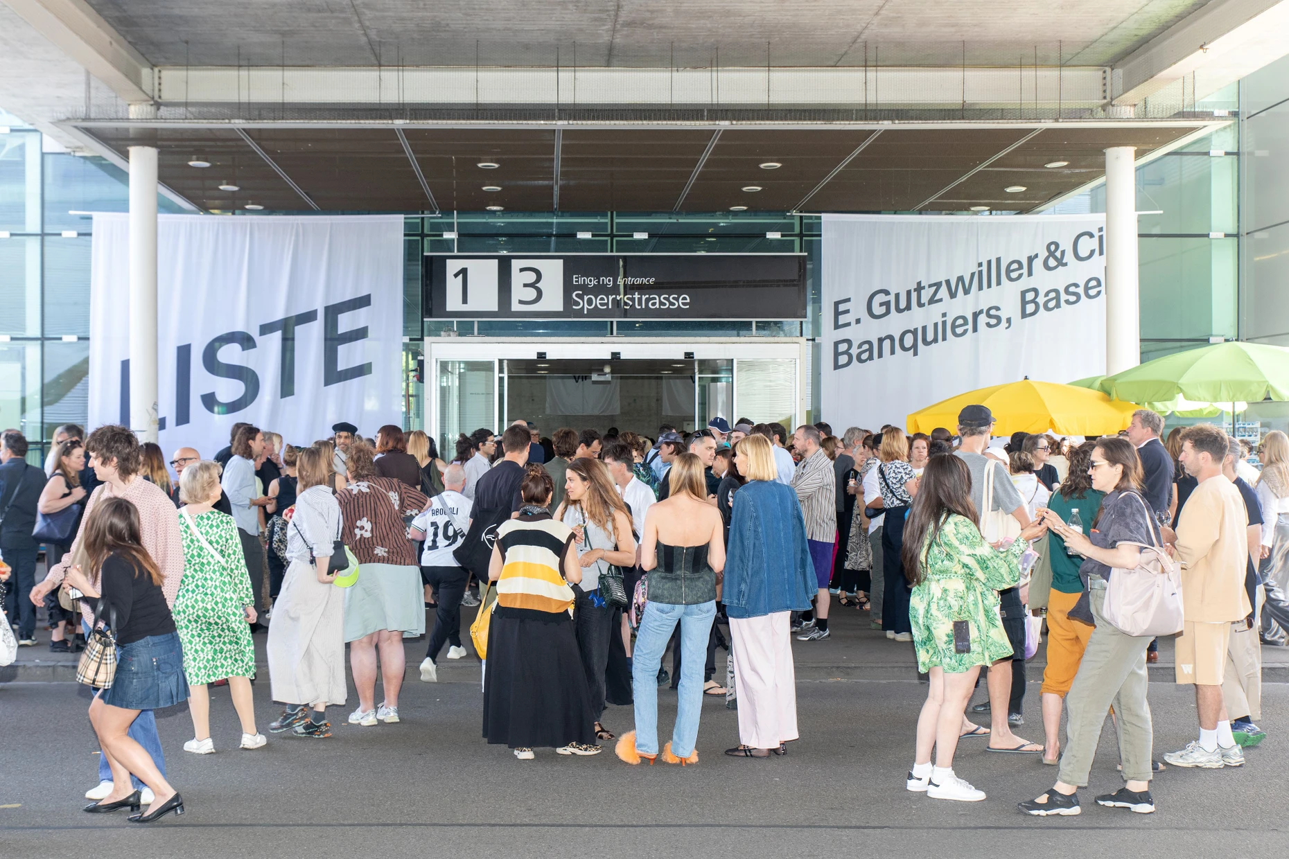 Der Andrang ist groß: bei der Eröffnung der Liste Art Fair in Basel